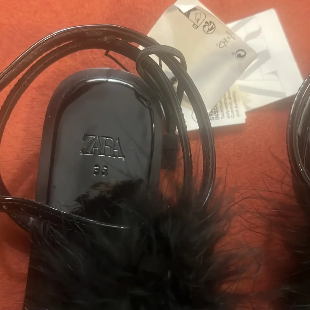 Zara Black Feather 🪶 Sandals - Sz 6 - NWT - Picture 8 of 10